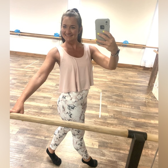 Fabletics SET: Sports Bra + Leggings with FREE Shirt - Picture 2 of 13